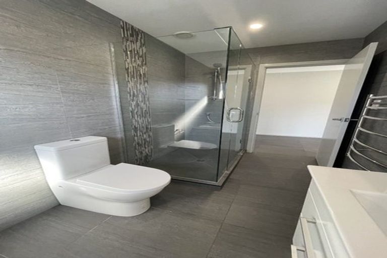 Photo of property in 35 Riverglade Parkway, Te Atatu South, Auckland, 0610