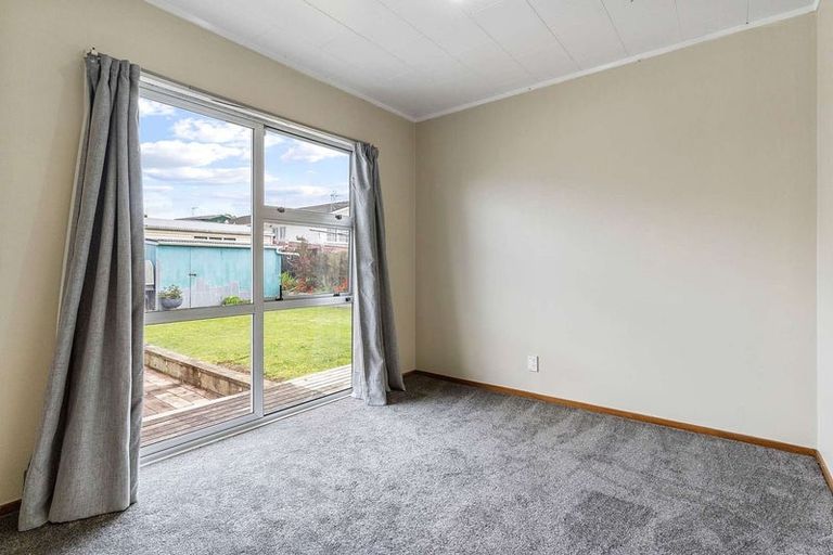 Photo of property in 71 Sikkim Crescent, Clover Park, Auckland, 2019