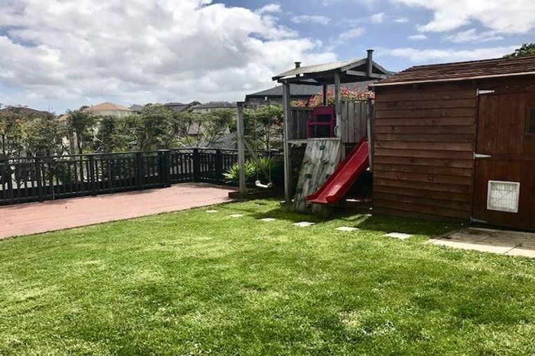 Photo of property in 33 Kilkelly Avenue, Pinehill, Auckland, 0632