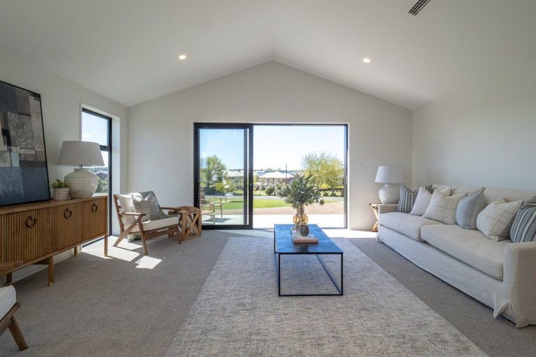 Photo of property in 14 Village Green Drive, Huntingdon, 7774