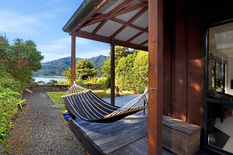 Photo of property in 5 Kaimiko Place, Okiwi Bay, 7193