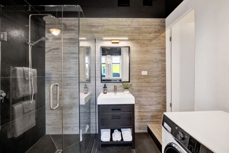 Photo of property in 127 Saint Aubyn Street, New Plymouth, 4310