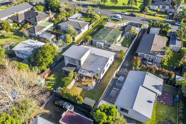 Photo of property in 2/49 Tramway Road, Beach Haven, Auckland, 0626