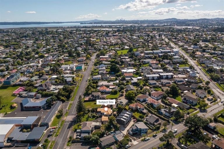 Photo of property in 3 Lavelle Road, Henderson, Auckland, 0612