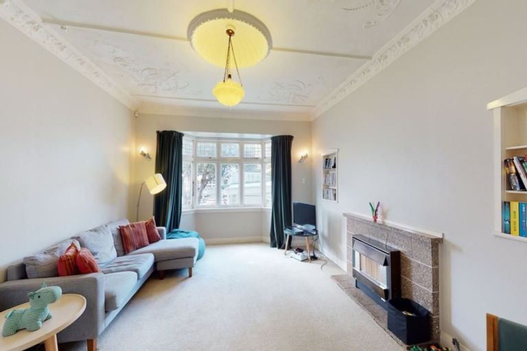 Photo of property in 98 The Parade, Island Bay, Wellington, 6023