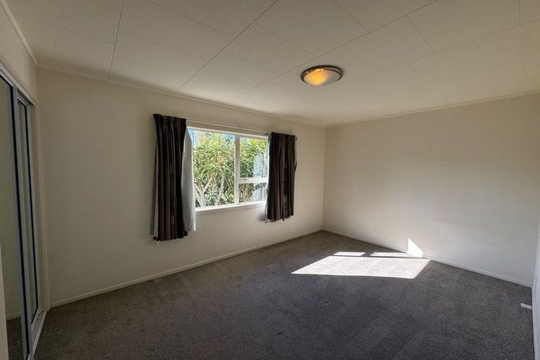Photo of property in 1/62 Stapleford Crescent, Browns Bay, Auckland, 0630