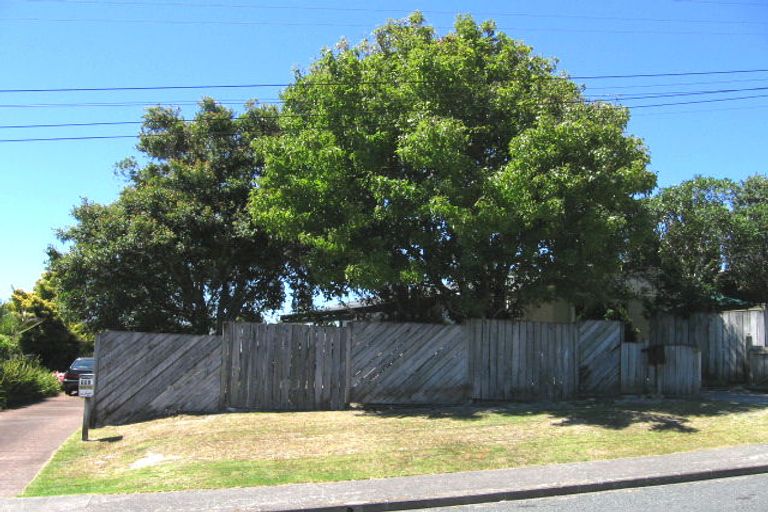 Photo of property in 2/30 Kia Ora Road, Beach Haven, Auckland, 0626