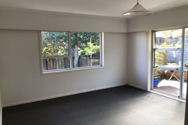 Photo of property in 15 Barlow Place, Chatswood, Auckland, 0626