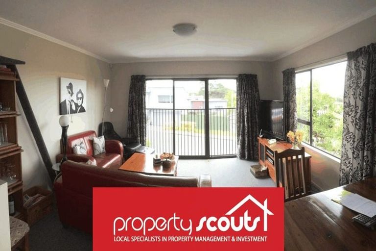 Photo of property in 3 Glen Vista Place, Bayview, Auckland, 0629