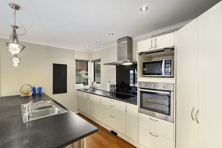 Photo of property in 106 Pacific Drive, Fitzherbert, Palmerston North, 4410