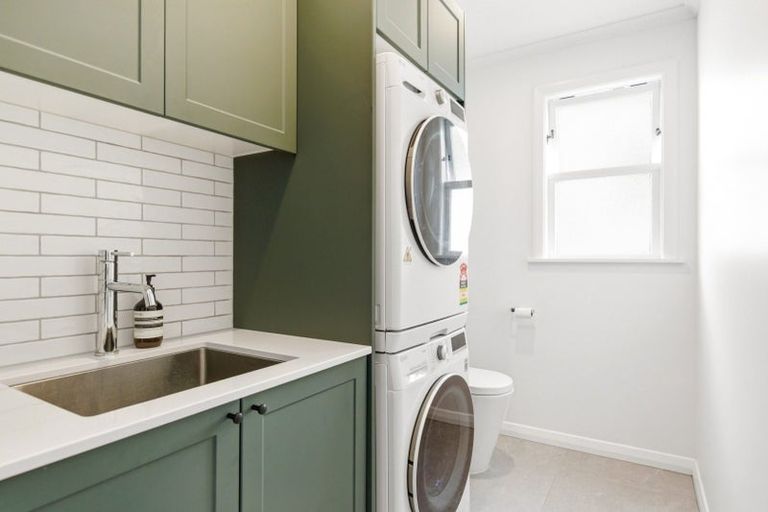 Photo of property in 29 View Road, Houghton Bay, Wellington, 6023