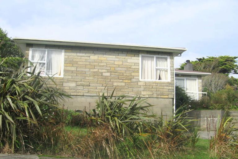 Photo of property in 28 Wattle Grove, Maungaraki, Lower Hutt, 5010