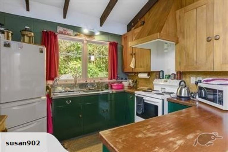 Photo of property in 16 Philson Terrace, Browns Bay, Auckland, 0630