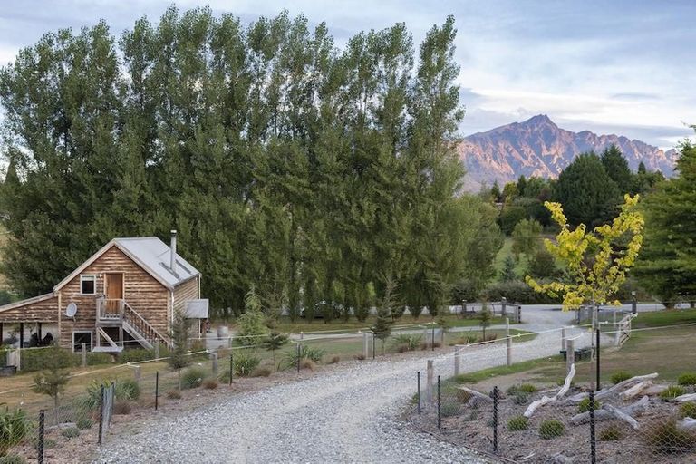 Photo of property in 34 Mountain View Road, Dalefield, Queenstown, 9371