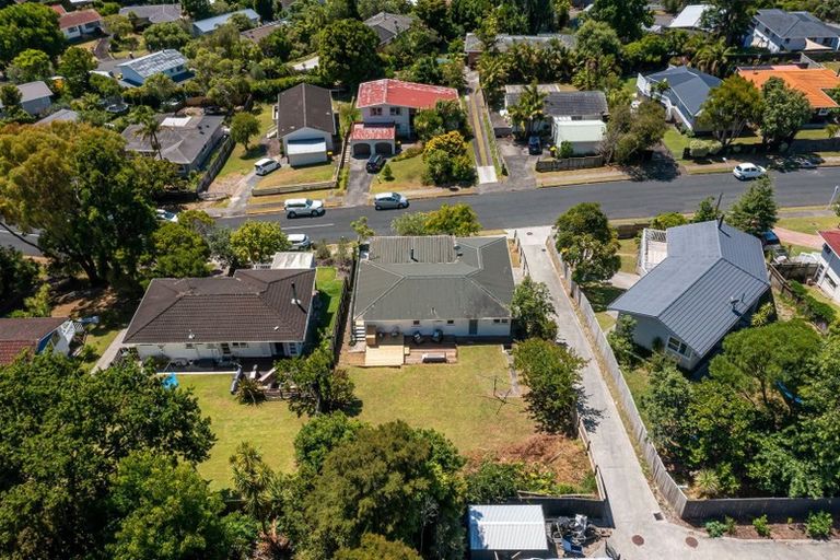 Photo of property in 33 Weatherly Road, Torbay, Auckland, 0630