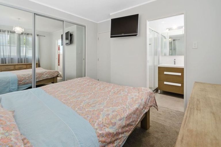 Photo of property in 1/46 Weatherly Road, Torbay, Auckland, 0630