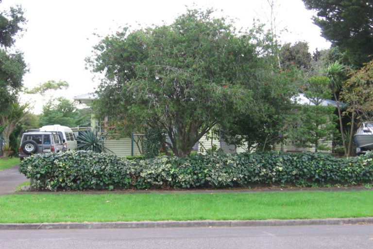 Photo of property in 16 Grande Vue Road, Papatoetoe, Auckland, 2025