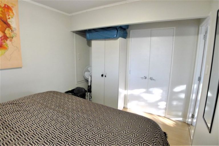 Photo of property in 2/23 Flaunty Place, West Harbour, Auckland, 0618