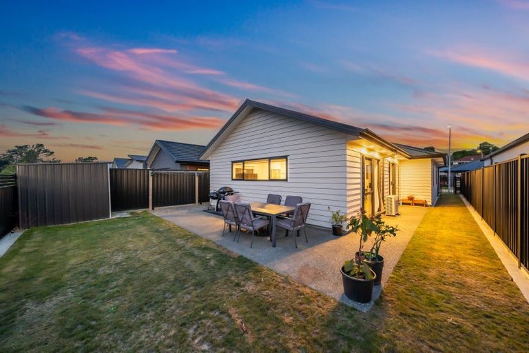 Photo of property in 3 Thornbury Lane, Timberlea, Upper Hutt, 5018