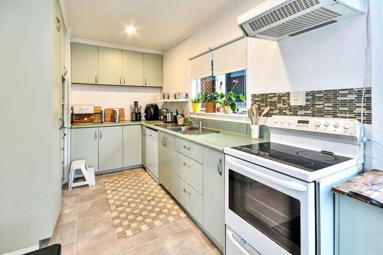 Photo of property in 58 Youngs Road, Papakura, 2110