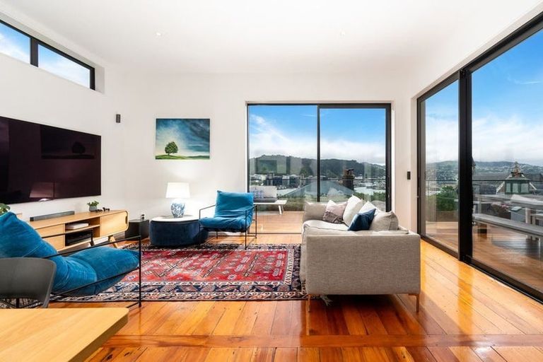 Photo of property in 2 Shannon Street, Mount Victoria, Wellington, 6011