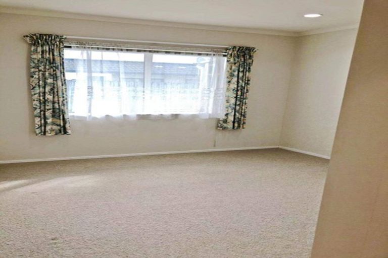 Photo of property in 43 Carisbrook Crescent, Papakura, 2110