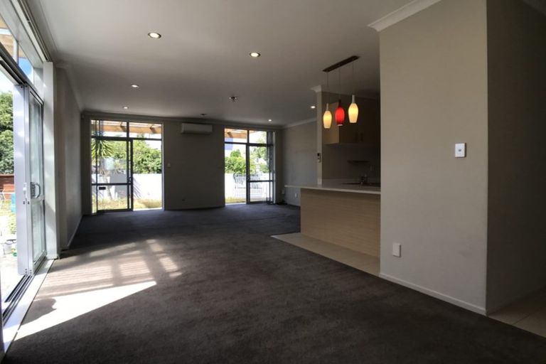 Photo of property in 111 Fernhill Way, Oteha, Auckland, 0632