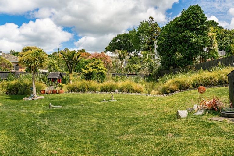 Photo of property in 16 Gavinike Place, Waimauku, 0812