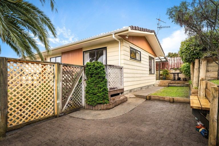 Photo of property in 10 Albatross Close, Whitby, Porirua, 5024