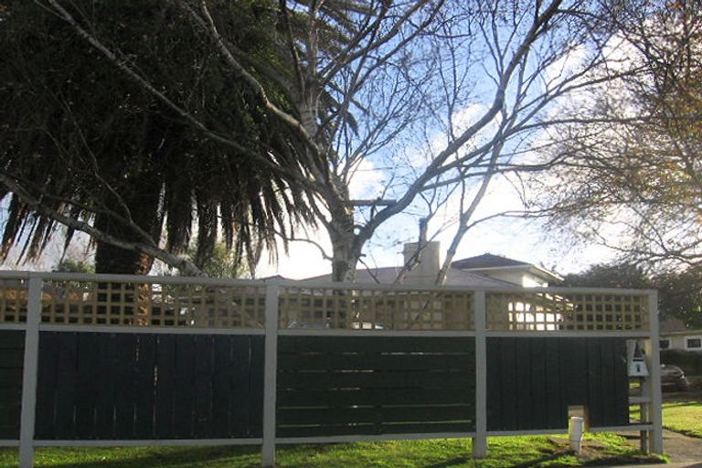 Photo of property in 6 Seddon Street, Takaro, Palmerston North, 4412