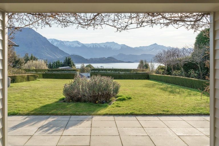 Photo of property in 1 Briar Bank Drive, Wanaka, 9305