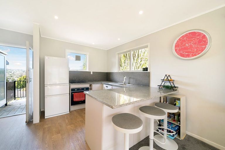 Photo of property in 2/2 Kashmir Road, Glen Eden, Auckland, 0602