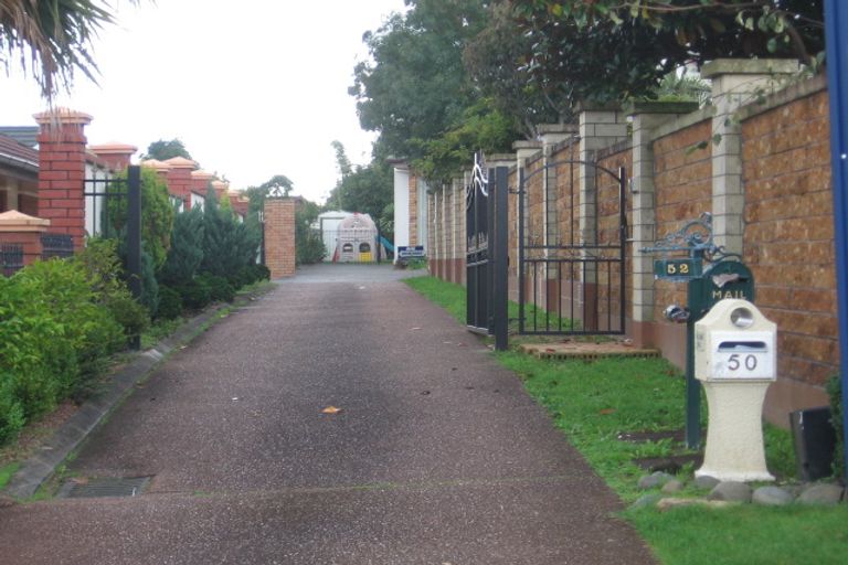 Photo of property in 52 Manor Park, Sunnyhills, Auckland, 2010