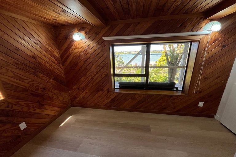 Photo of property in 19 Ferry Parade, Herald Island, Auckland, 0618