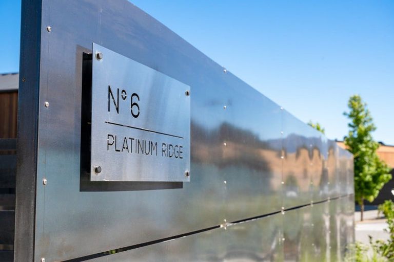 Photo of property in 6 Platinum Ridge, Wanaka, 9305