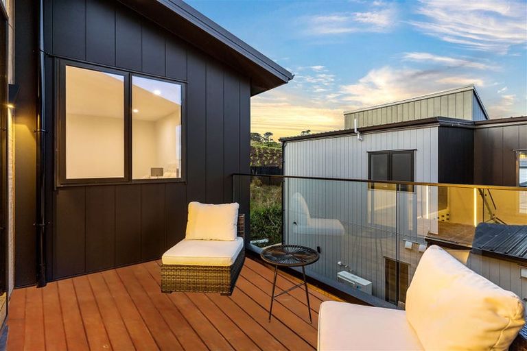 Photo of property in 8 Kumukumu Road, Long Bay, Auckland, 0630