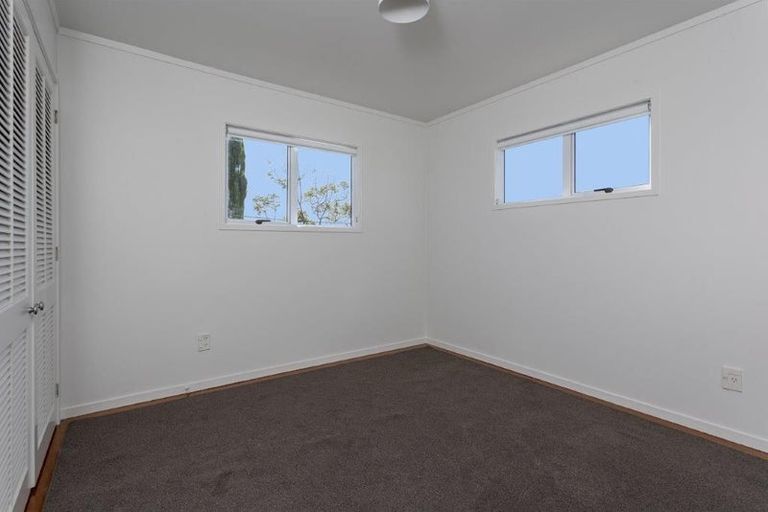 Photo of property in 126 Archibald Road, Kelston, Auckland, 0602