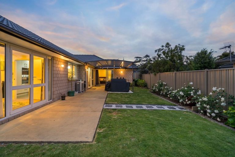 Photo of property in 28 Erceg Way, Rosehill, Papakura, 2113