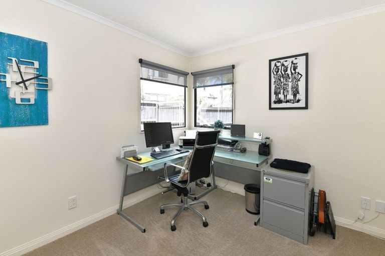Photo of property in 8 Hobie Court, West Harbour, Auckland, 0618