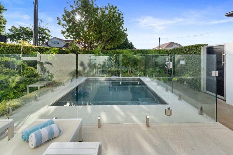 Photo of property in 8 Sylvan Park Avenue, Milford, Auckland, 0620