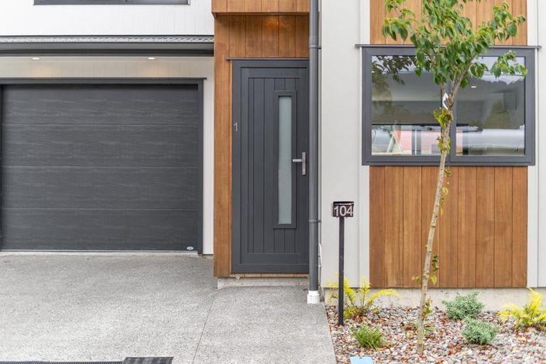 Photo of property in 1/104 Martin Street, Wallaceville, Upper Hutt, 5018