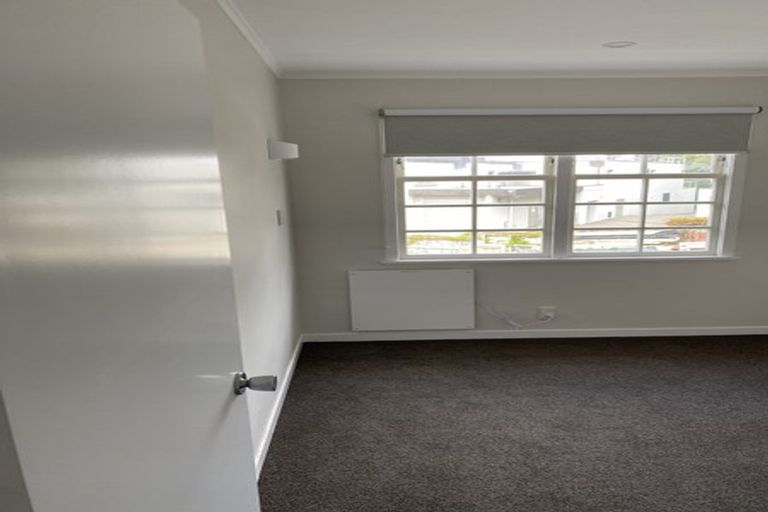 Photo of property in 48 Miramar North Road, Miramar, Wellington, 6022