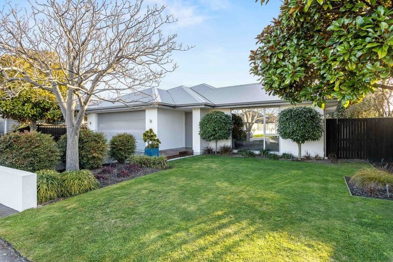Photo of property in 32 Rue De La Mare, Parklands, Christchurch, 8083