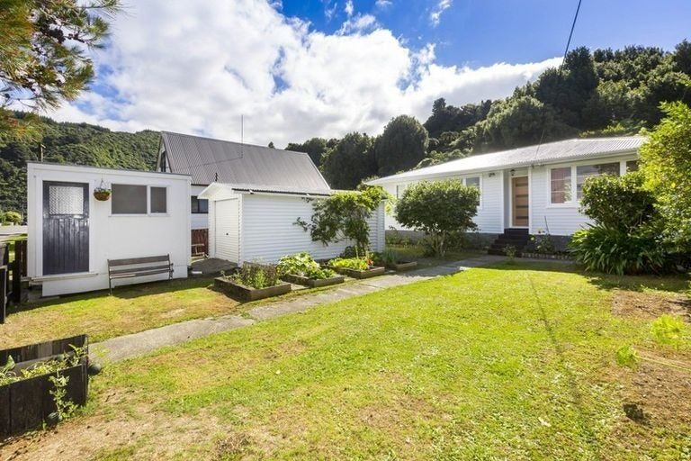 Photo of property in 43 Gillespies Road, Birchville, Upper Hutt, 5018
