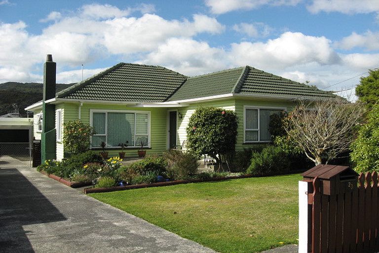 Photo of property in 23 Bledisloe Crescent, Wainuiomata, Lower Hutt, 5014