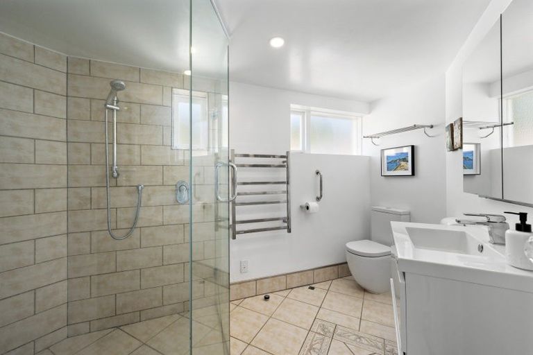 Photo of property in Clifton Towers, 202 Oriental Parade, Oriental Bay, Wellington, 6011