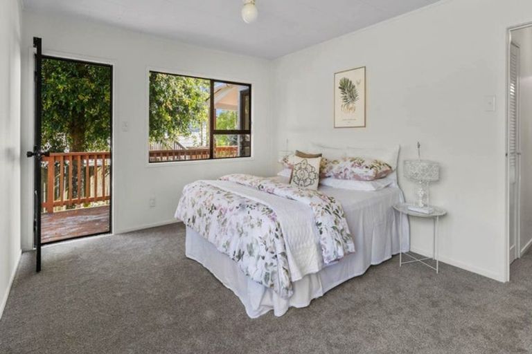 Photo of property in 72 Lynn Road, Bayview, Auckland, 0629