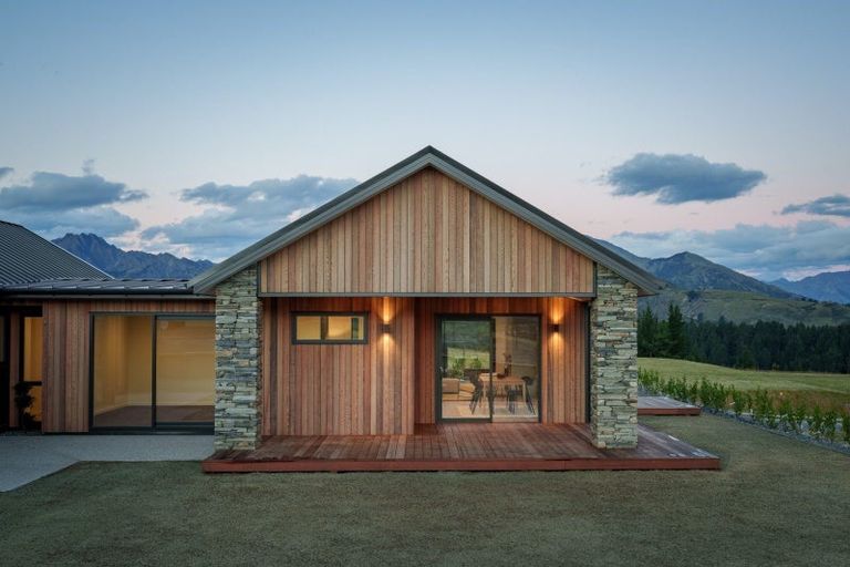 Photo of property in 30 Carrickmore Crescent, Wanaka, 9305