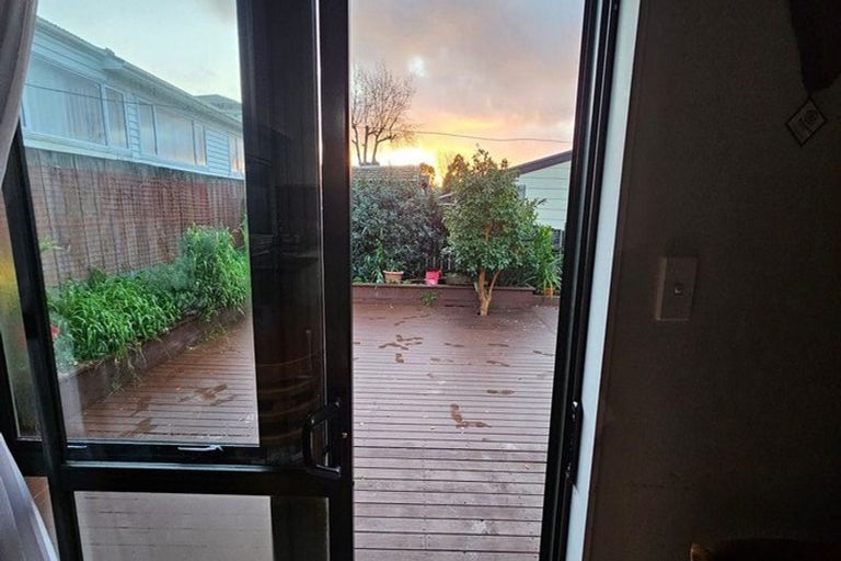 Photo of property in 19a Crystal Avenue, Glendene, Auckland, 0602