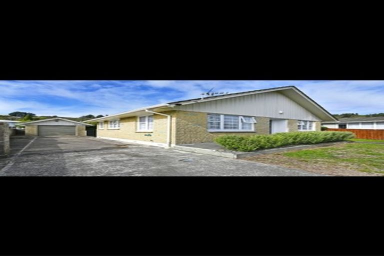 Photo of property in 30 Oregon Drive, Maoribank, Upper Hutt, 5018